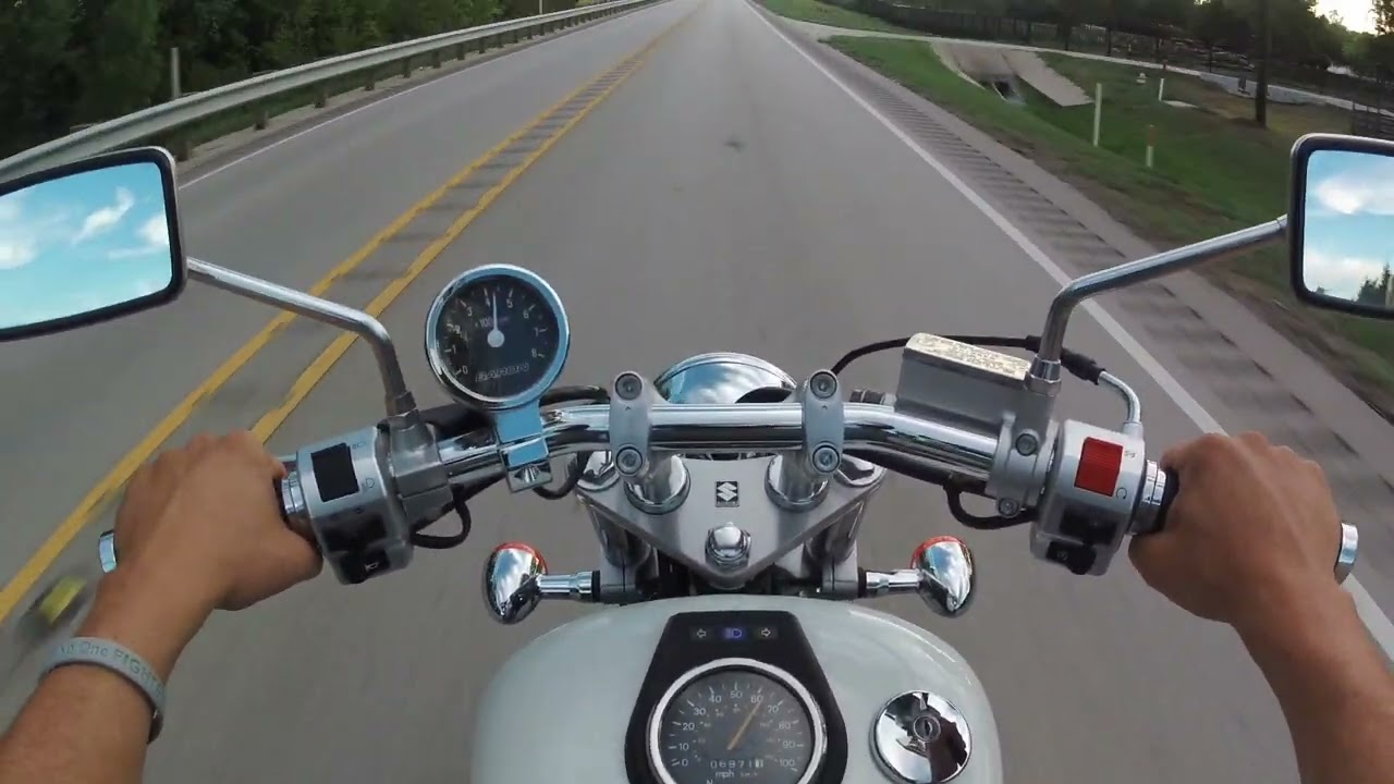 S01 E01 The Bike (Suzuki S40 Boulevard)