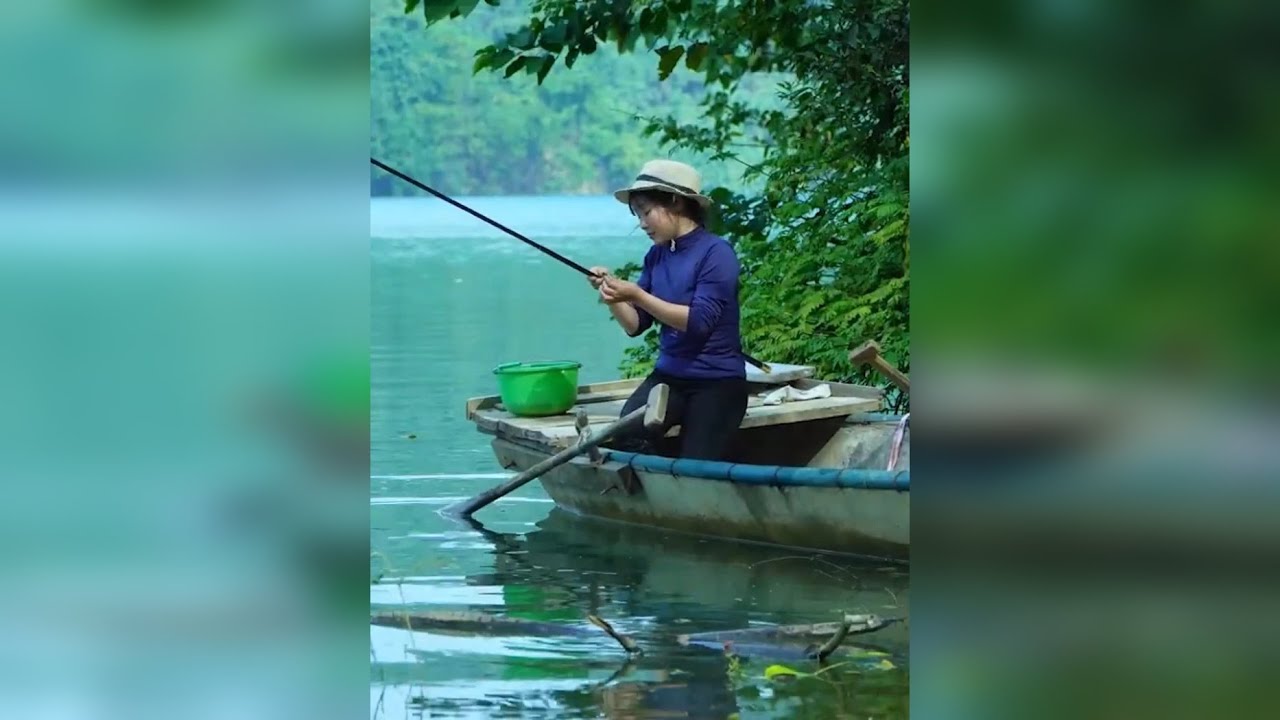 湖泊上制作自动鱼竿独自垂钓