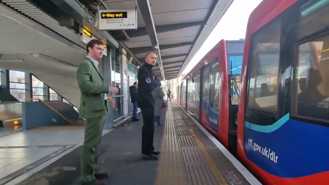 London DLR Journeys (2025) from POPLAR Station to LIMEHOUSE Station