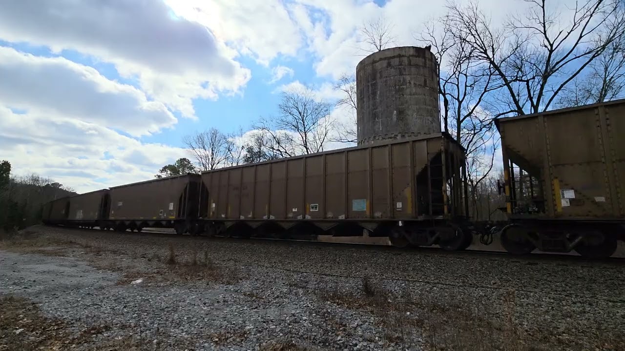 BNSF moving the northbound empty coal at the wye 