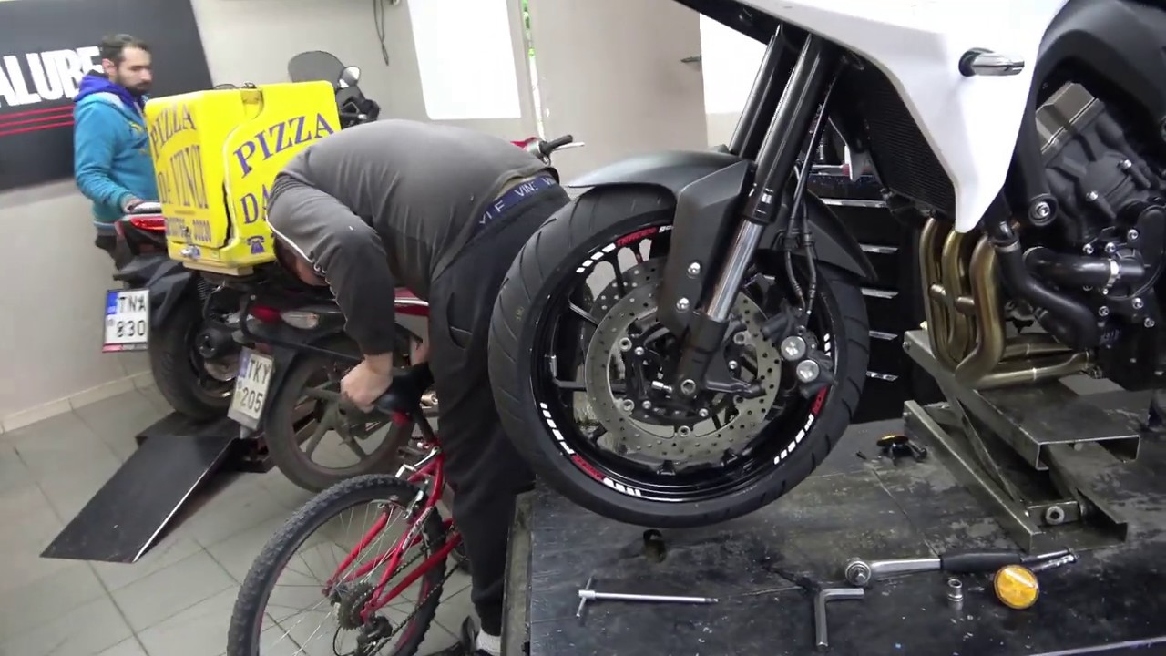 Tyre change YAMAHA TRACER 900