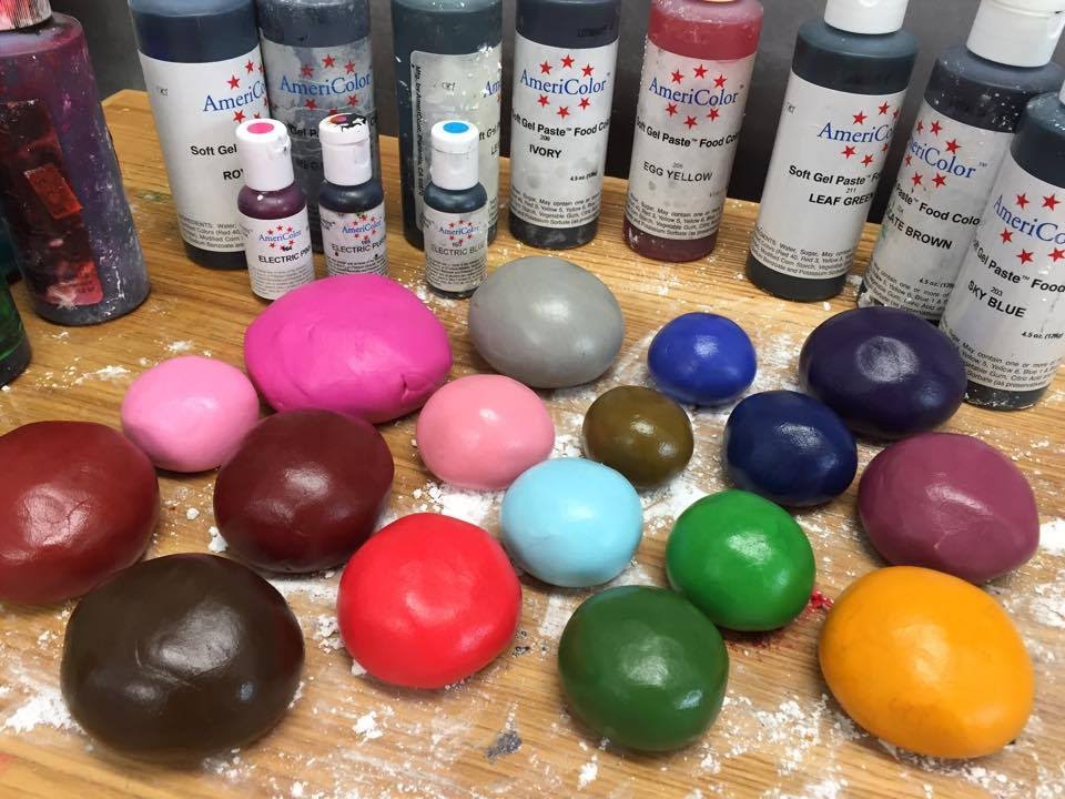 How to Color Fondant