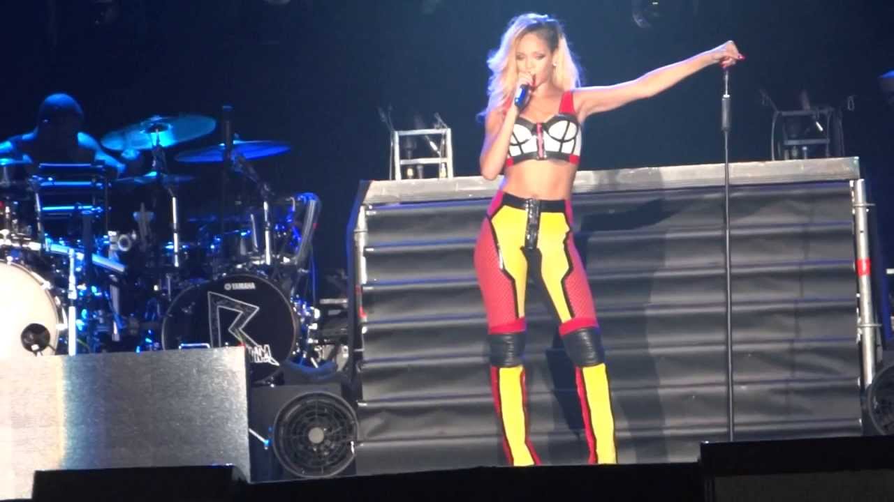 Rihanna Diamonds Tour Istanbul - What Now FULL HD