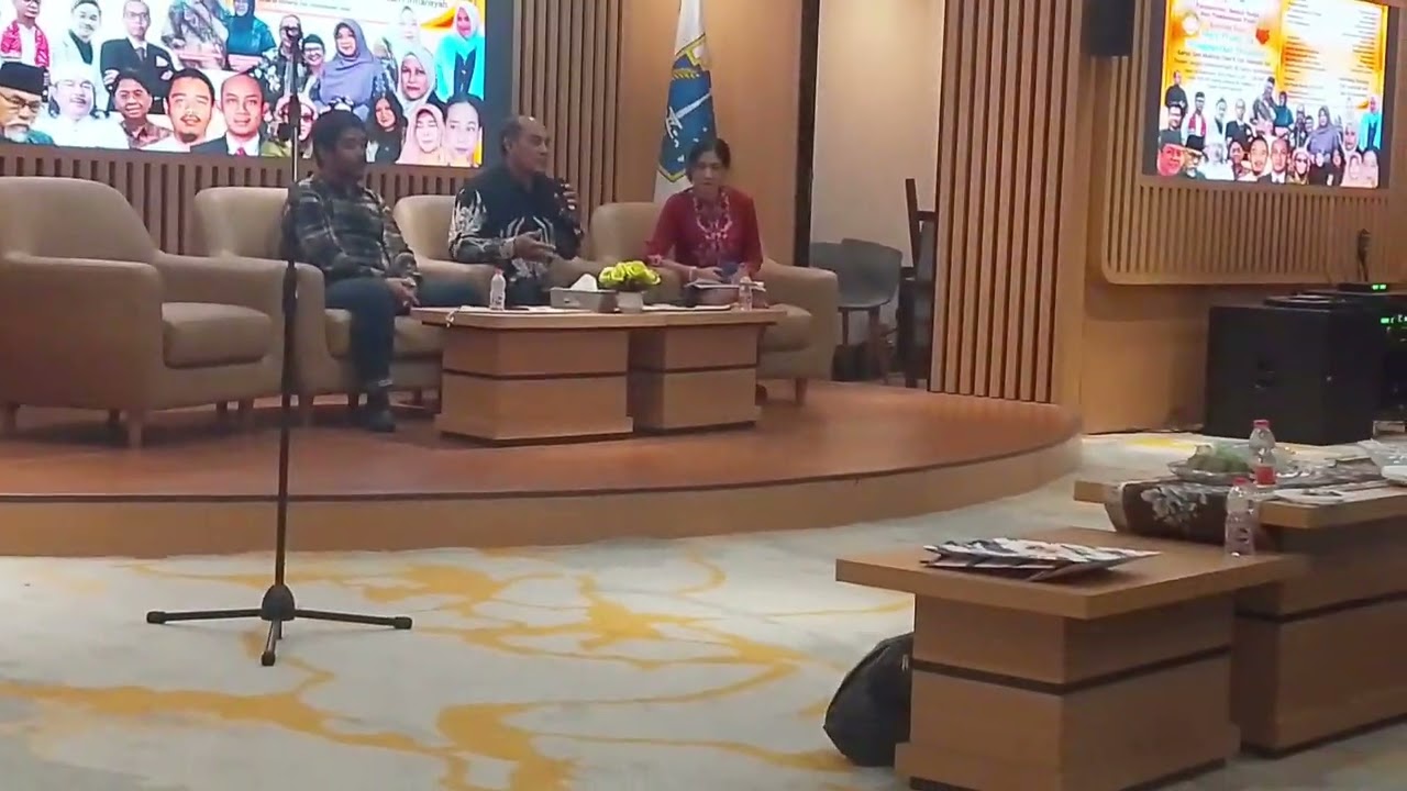 Diskusi Bedah Buku Antologi Puisi ngin Petang Tak Menggugurkan Dedaunan  - Pds Hb Jassin TIM