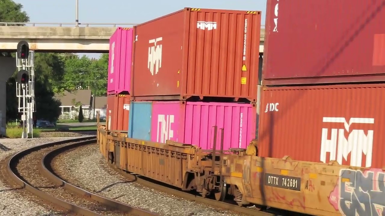 Norfolk Southern meets Norfolk Southern in Bellevue, Ohio on October 6