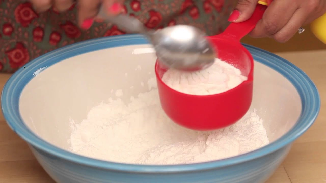 Saffron Trail Kitchen: How to measure flour for baking