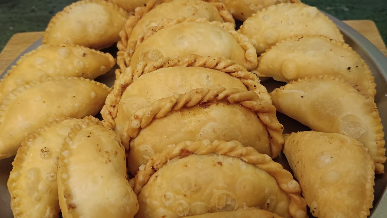 होली स्पेशल गुझिया घर पर जरूर ट्राई करें||| एकदम आसान  तरिके से||| holi special gujiya||