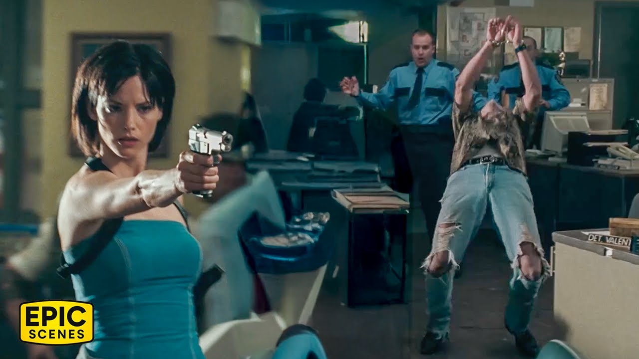 Sienna Guillory is Jill Valentine's badass first scene in Raccoon City – Resident Evil: Apocalypse