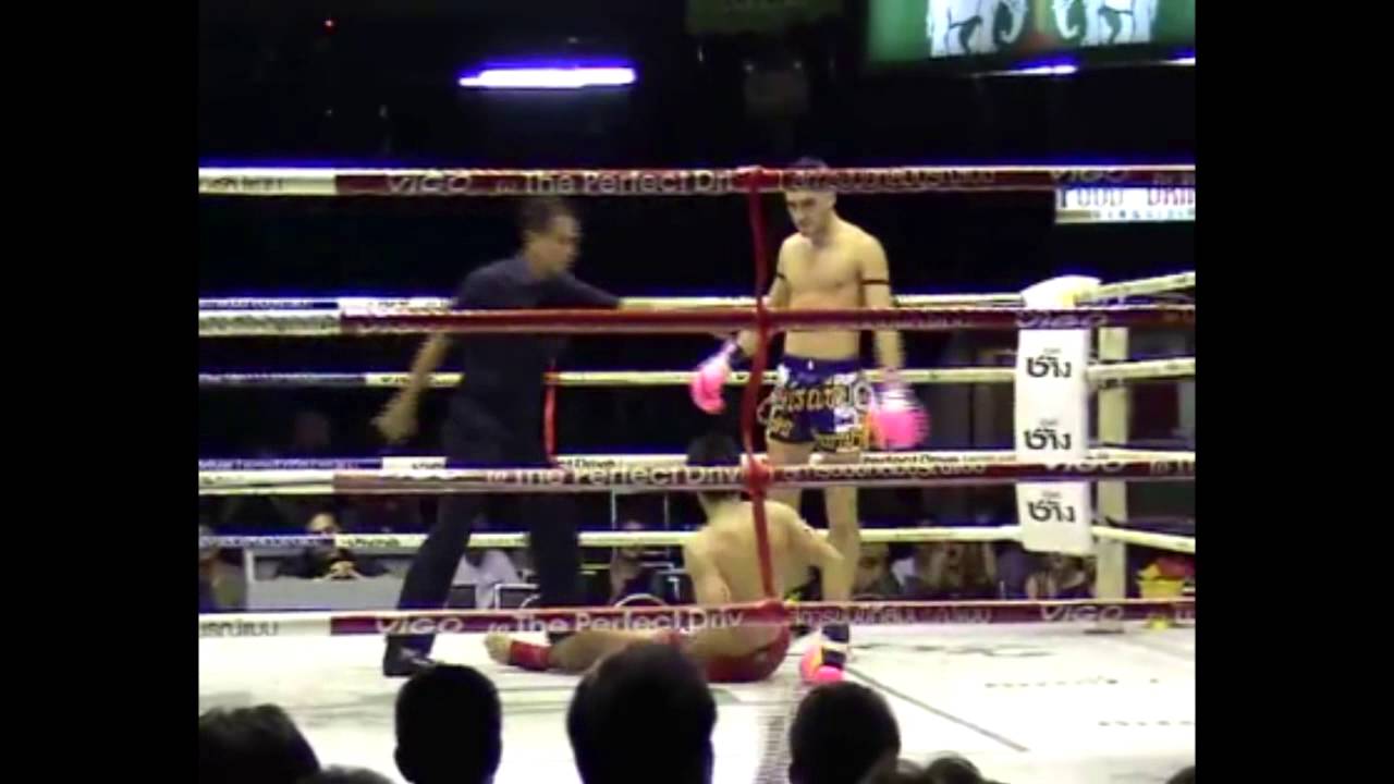 Perfect Muay Thai Referee Stoppage in Thailand