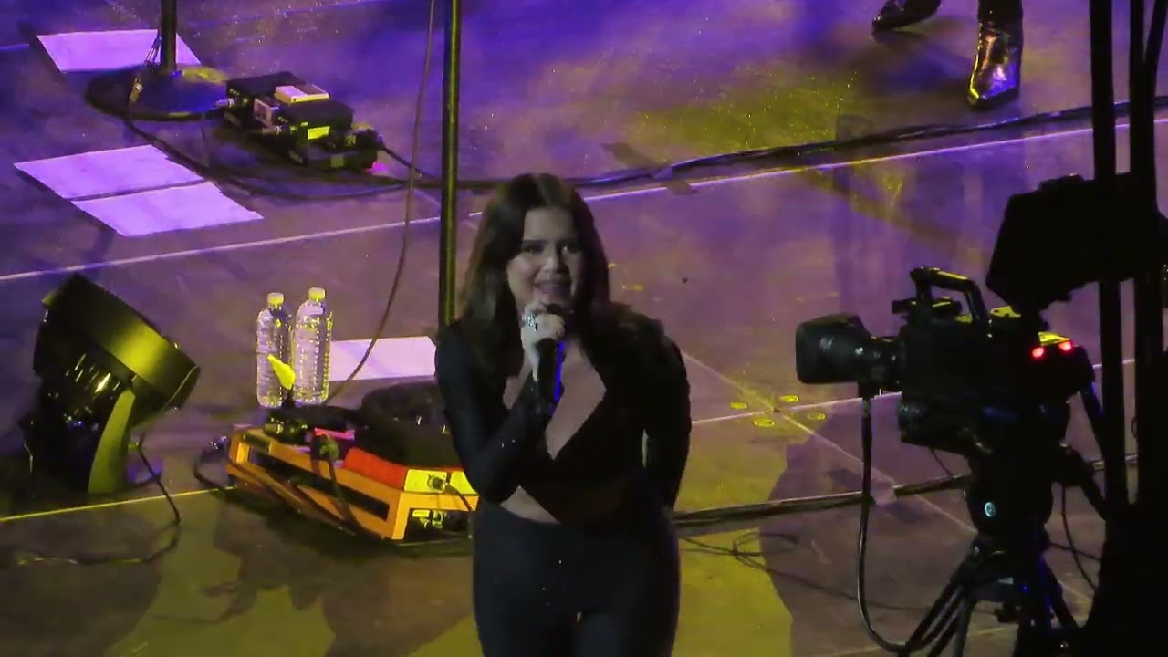 2022 12 02 Maren Morris - The Middle