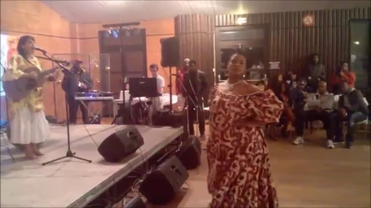 Kalina'Go -Au Marche Twopikal de Noel (Bordeaux)à Carbon Blanc-Defilés avec les Filles!