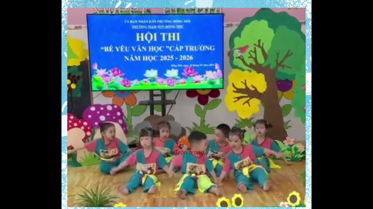 Bảo Ngân đi thi múa lớp mầm non bé