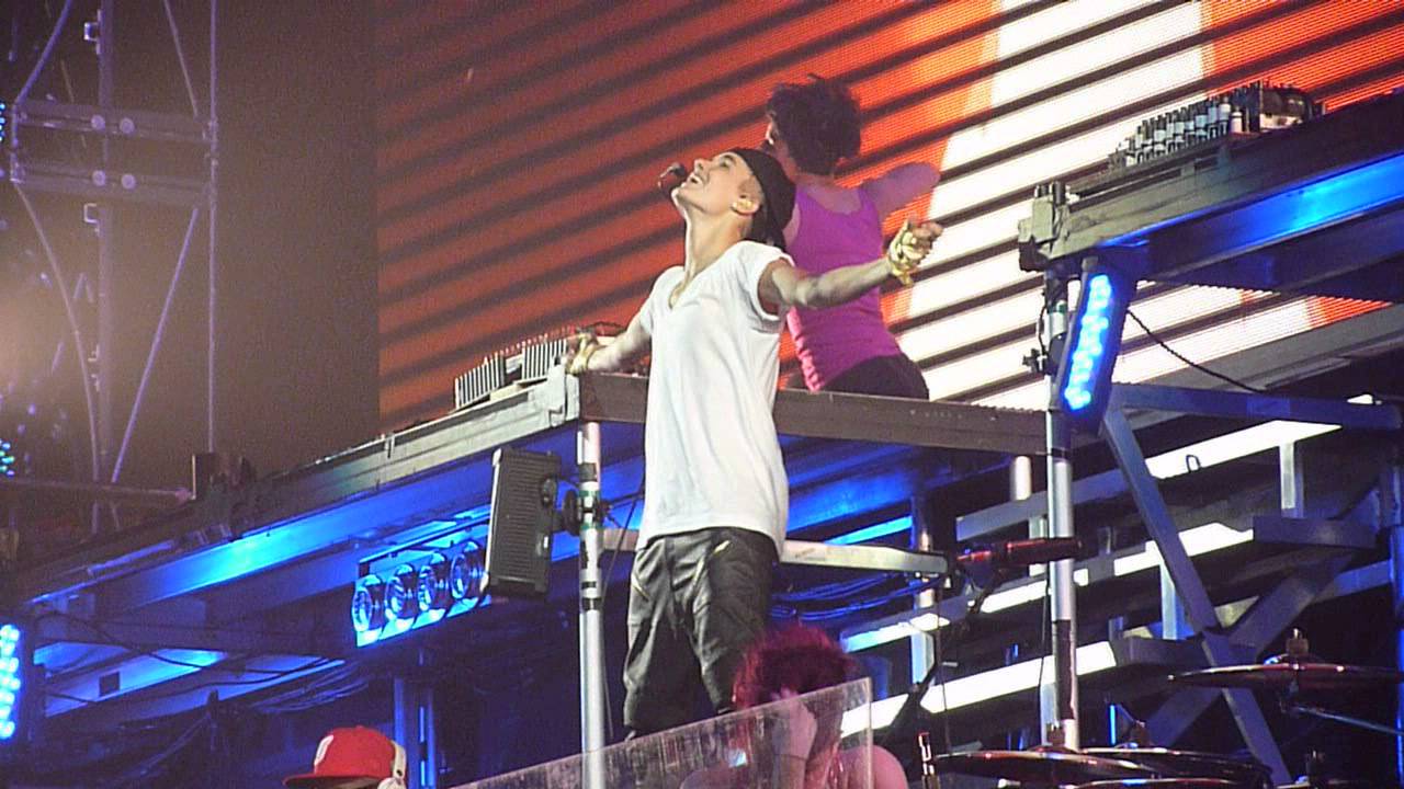 (HD) Justin Bieber (end) of Never Say Never and Beauty and the Beat