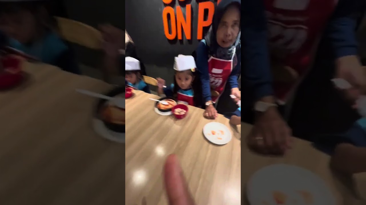 Kk Nina Berkunjung & Membuat Pizza