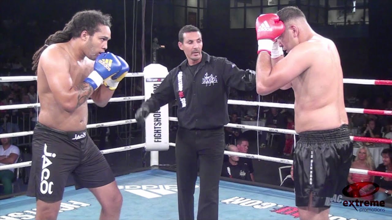 Eddy Almeida VS Hicham Achalhi  @ Muay Thai Mania 5 de Uithof Den Haag