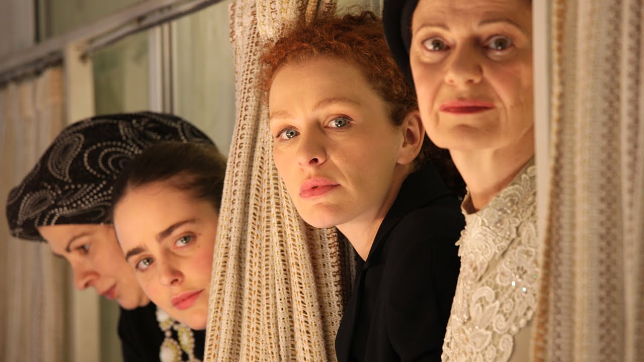 CLIP: Yiddish discussion on Hasidic headgears