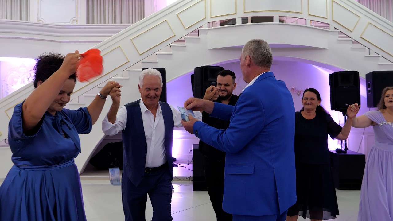 E ku ka me bukur se dasmat Shqiptare   Zoti i shtepise dorovit dasmoret