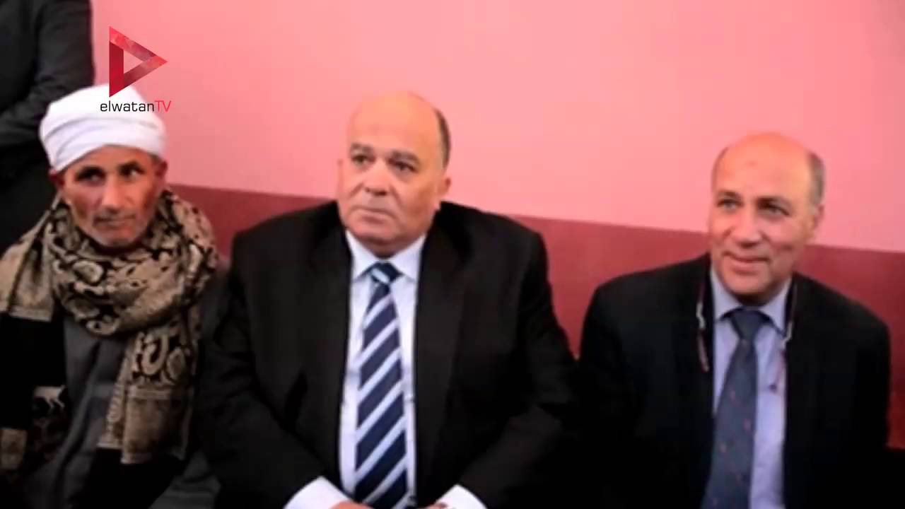 محافظ الدقهلية يقدم العزاء لأسرة شهيد بني عبيد ويطلق اسمه على مدرسة بالقرية