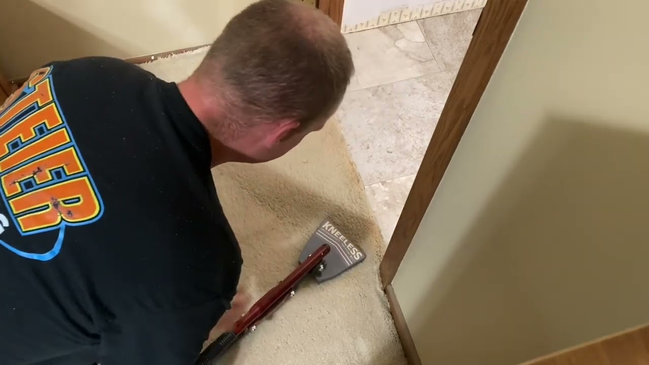Kneeless carpet stretcher - first thoughts