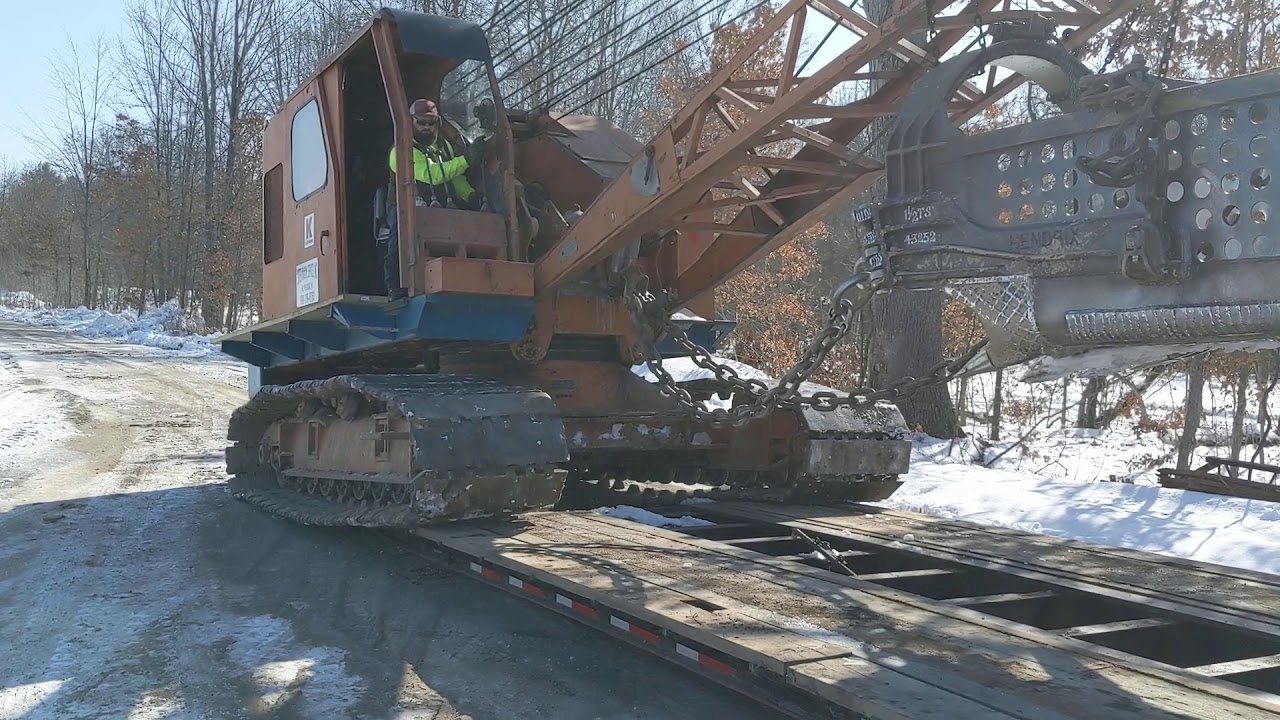 Koehring 405 loading on a slippery day