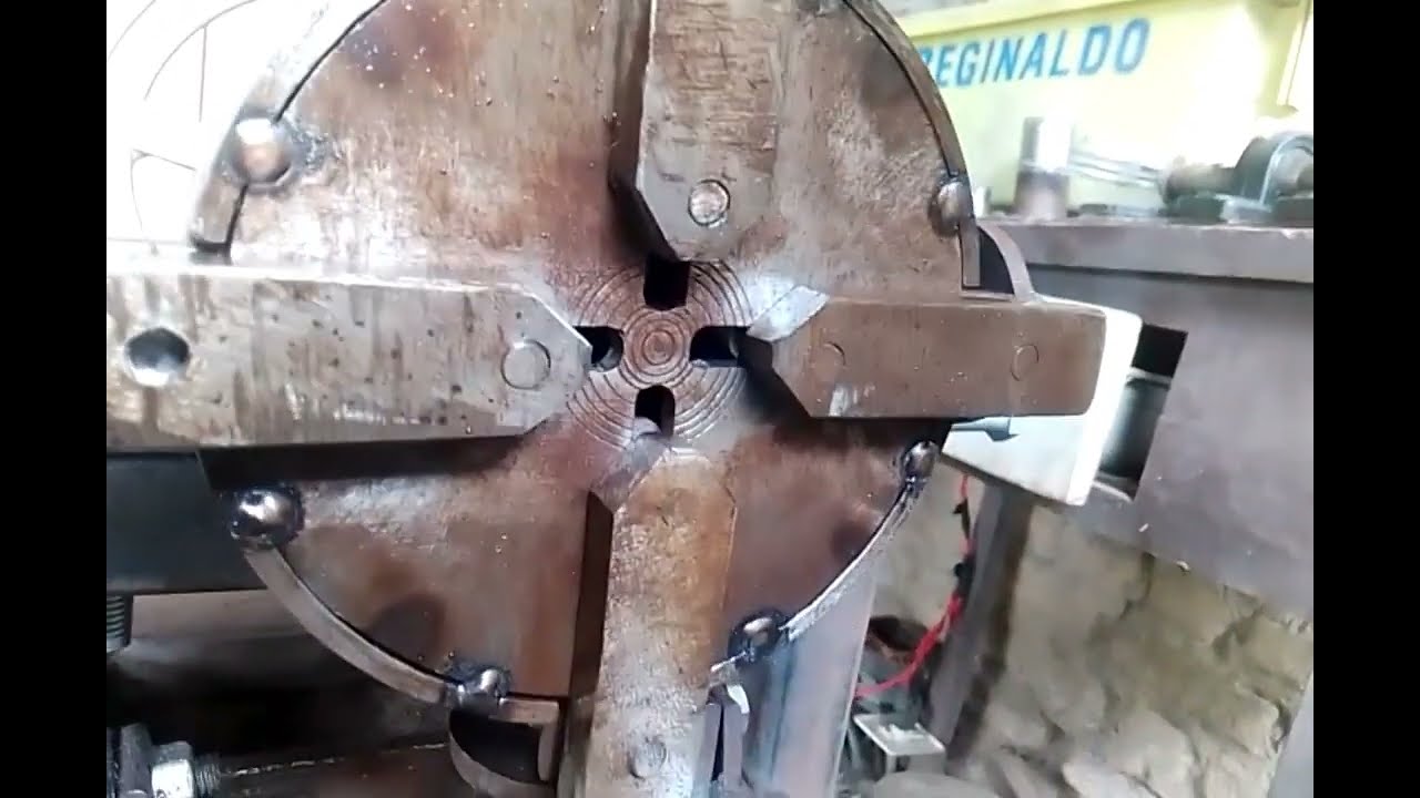 Torno mecânico ,final:  placa caseira 4 castanhas