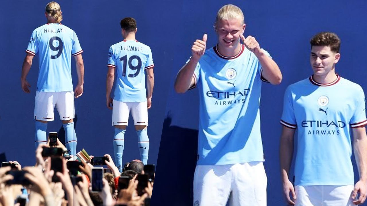 Man City Fans Welcome Their New Striker Duo  - Erling Haaland & Julián Álvarez 😍