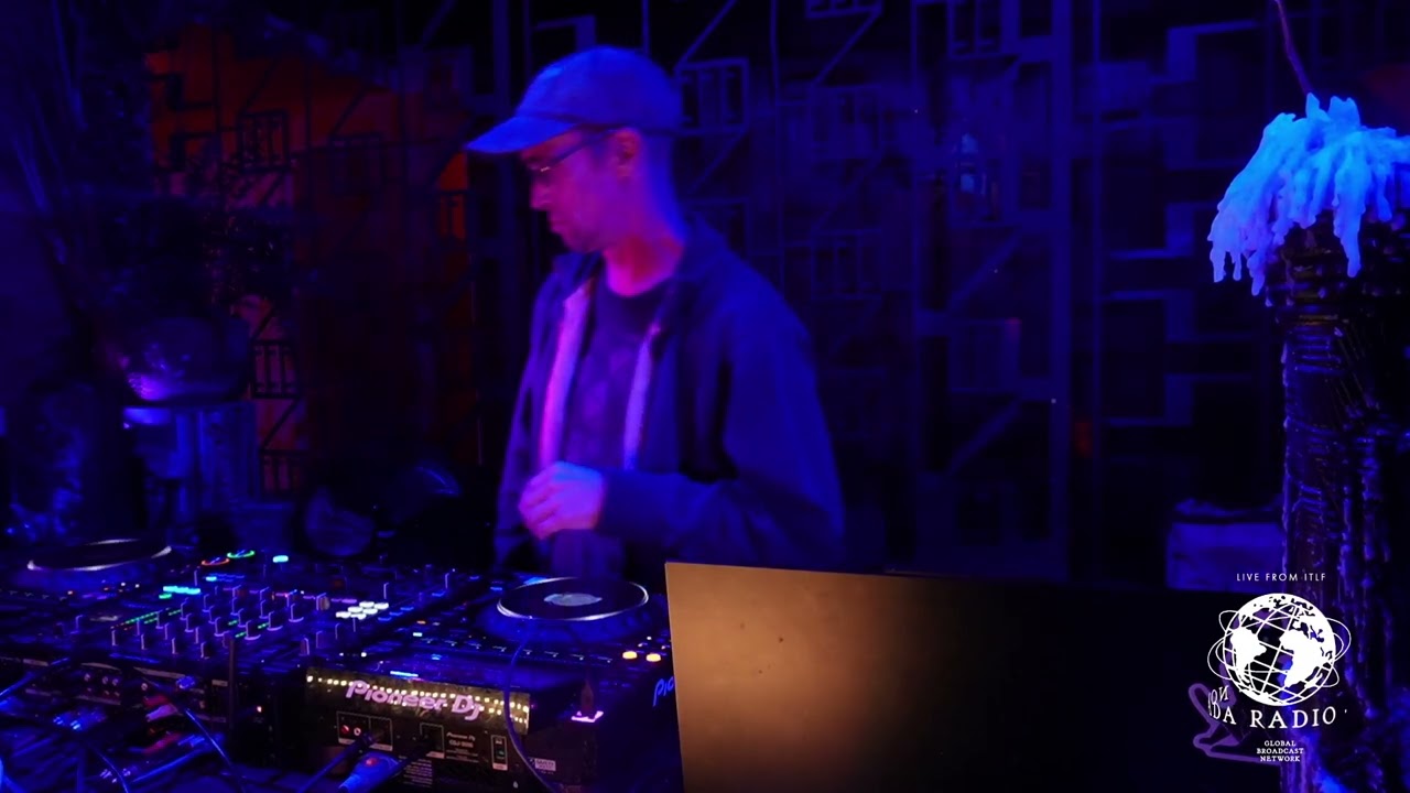 NOMADA Radio presents: Pino and Friends with Kerry From Earth and Soul Sounds