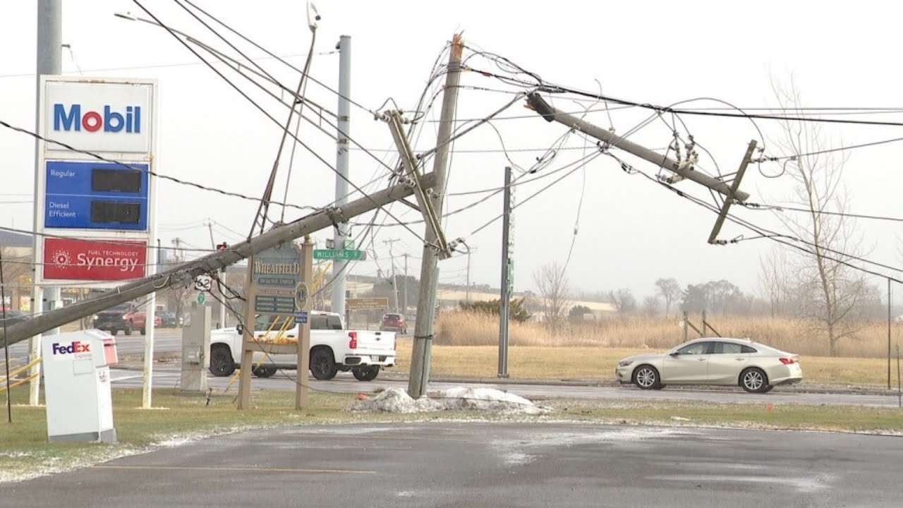 Winter storm topples trees and power lines in Northtowns and Niagara County