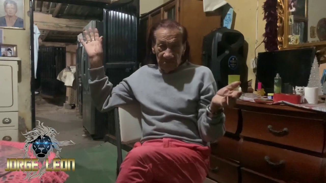 Gilberto Le regale un alacrán 🦂 (para nueva mascota)