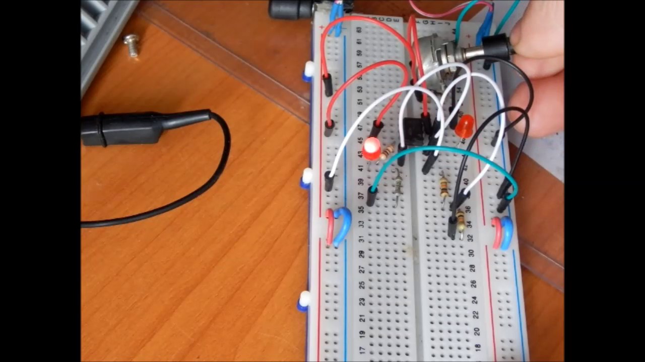 модель работы компаратора LM393