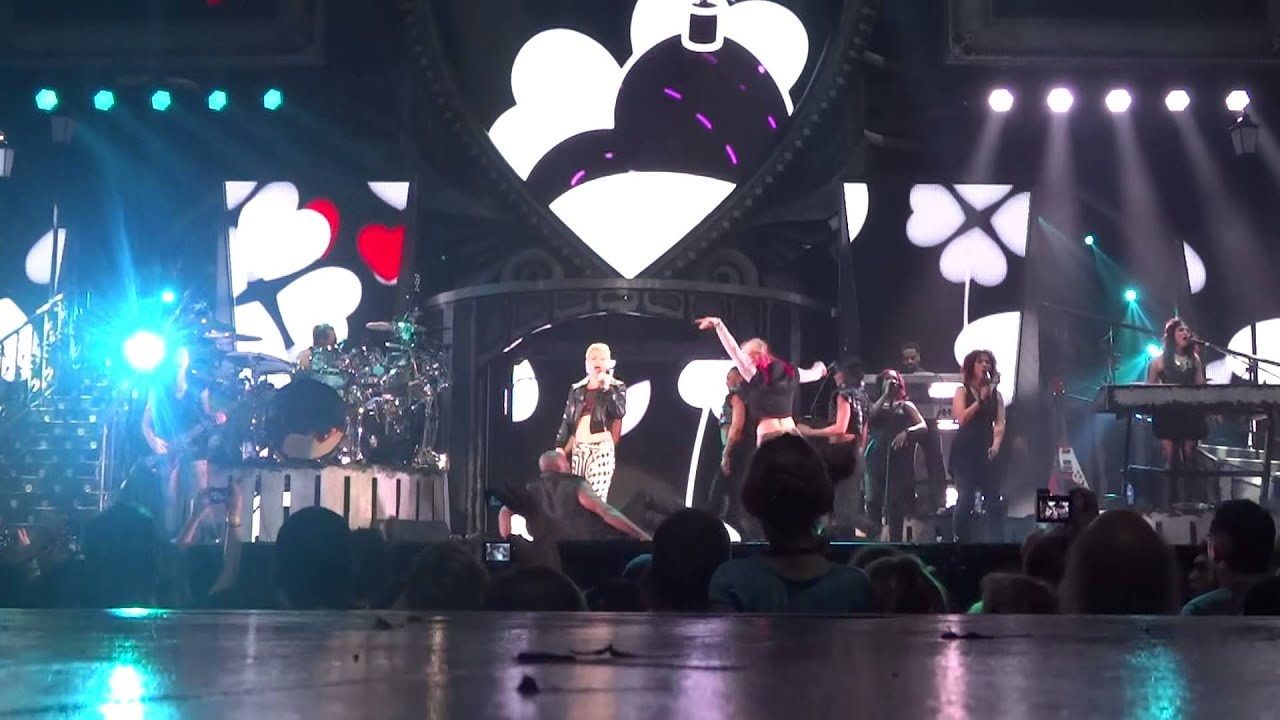 P!nk - live in Paris Bercy - Can't Take me Home medley - 17.04.2013