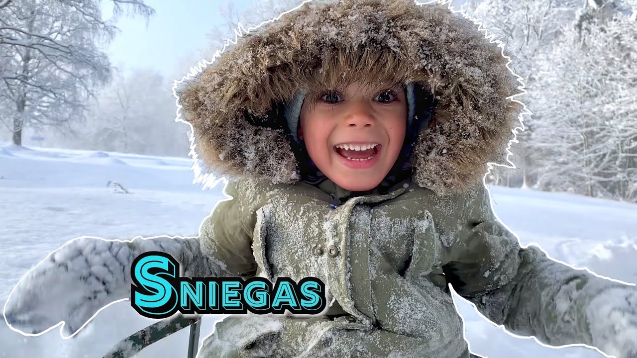 Žiemos pramogos vaikams. Žaidimai su sniegu.