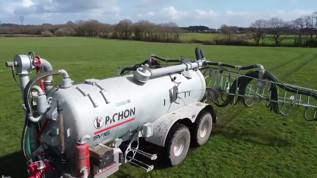 Épandage lisier avec tonne Pichon et John deere