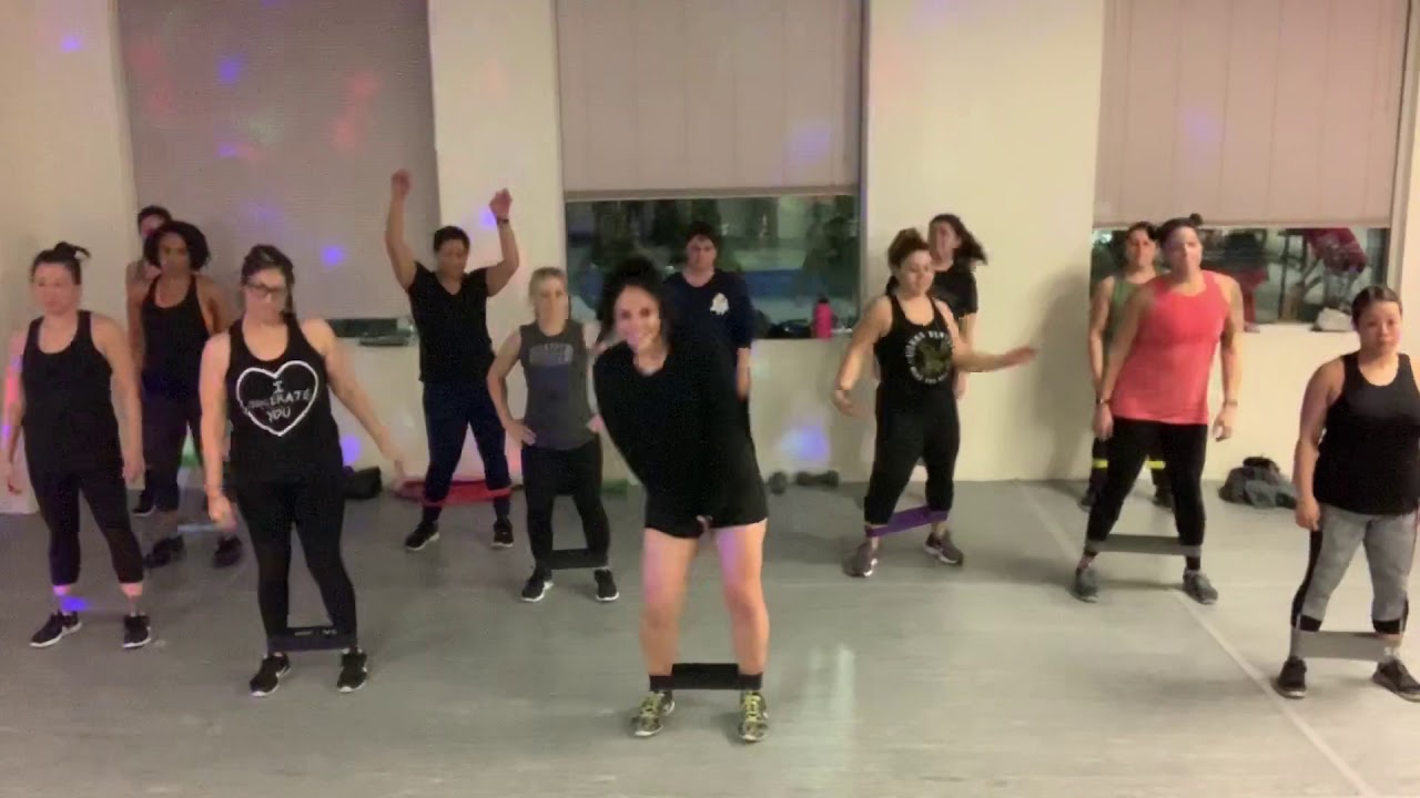 7 Rings *booty band workout* -Ariana Grande || Cardio Dance Party with Berns