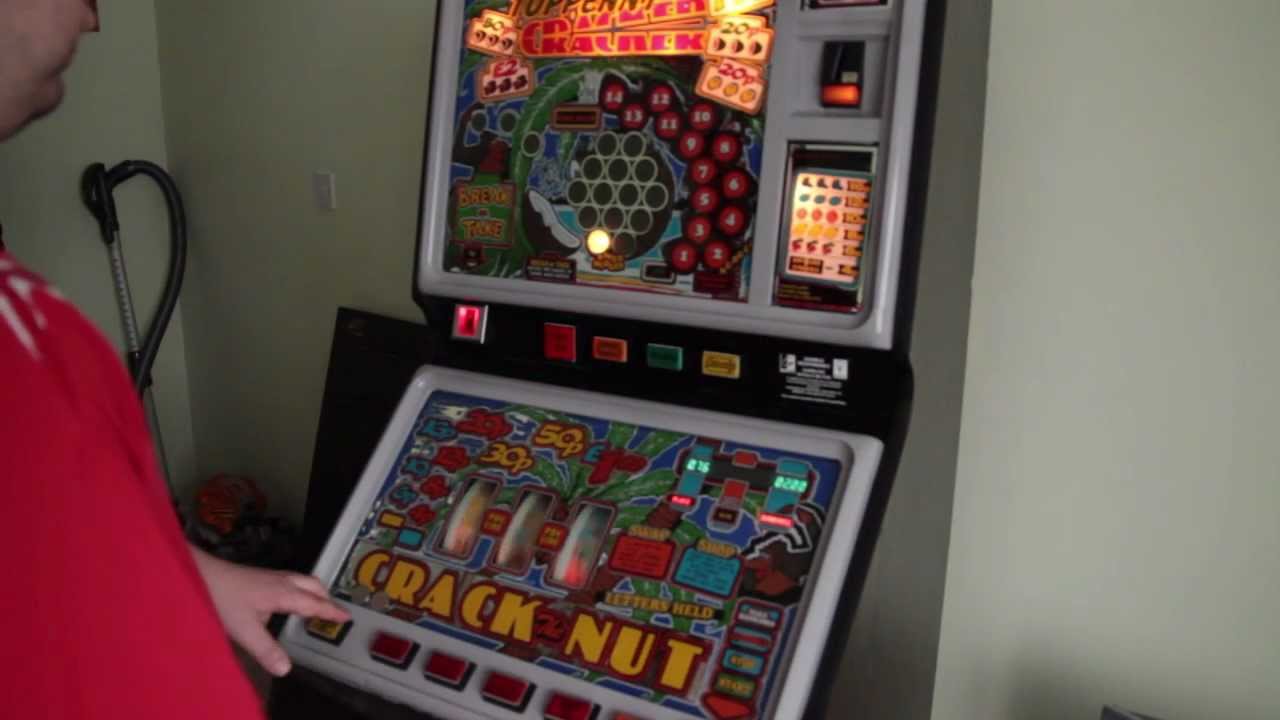 BARCREST RETRO FRUIT MACHINE crack the nut