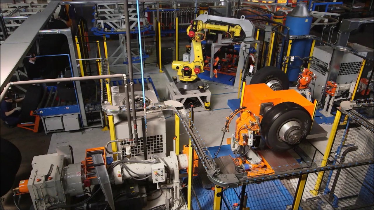 Fully automatic building plant for truck tyres retreading