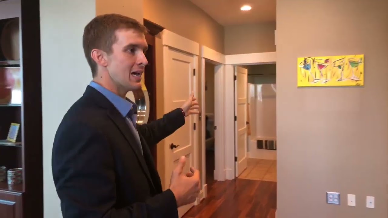 Live walkthrough of the best condo in Waterfront Park Place in downtown Louisville