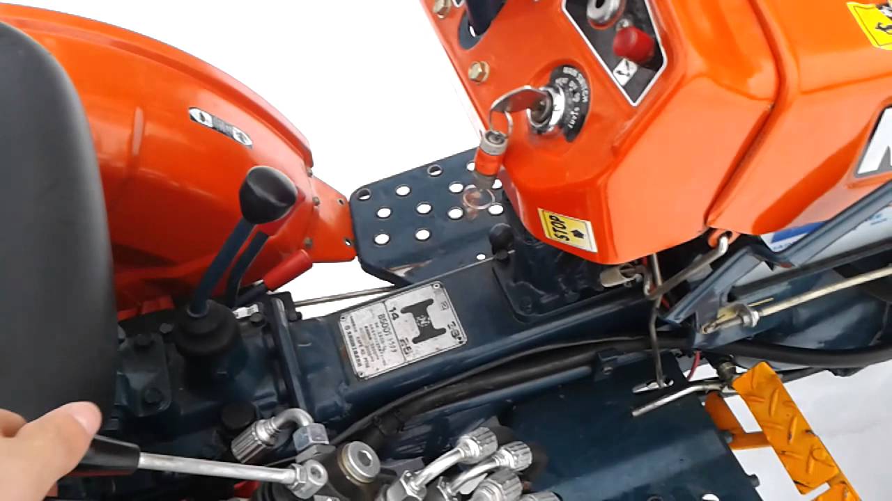 Kubota B5001-Vorführung des Schneeschildes