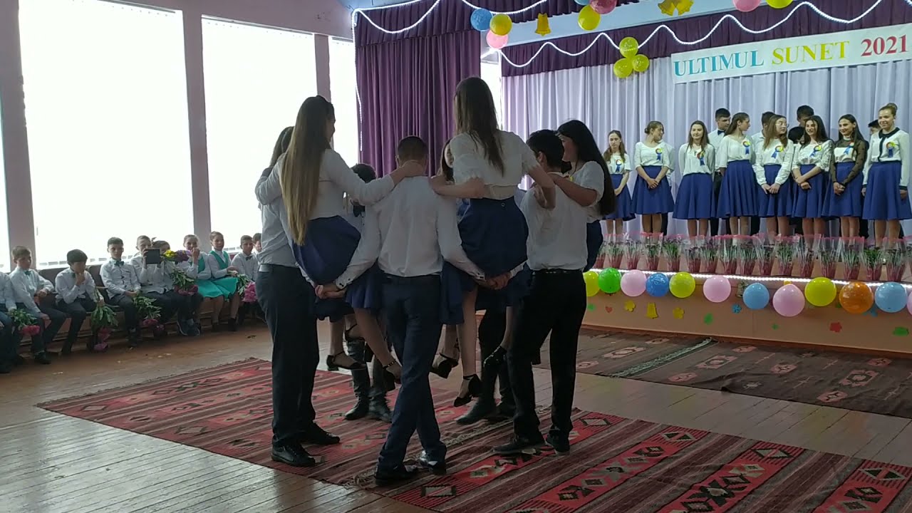 Valsul absolvenţilor clasei a IX-a