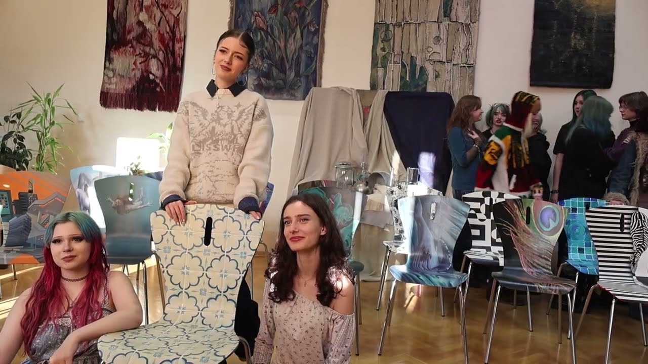 Krzesła dla WOSP 2026. Fundacja Arka i Państwowe Liceum  Sztuk Plastycznych w Bielsku-Białej