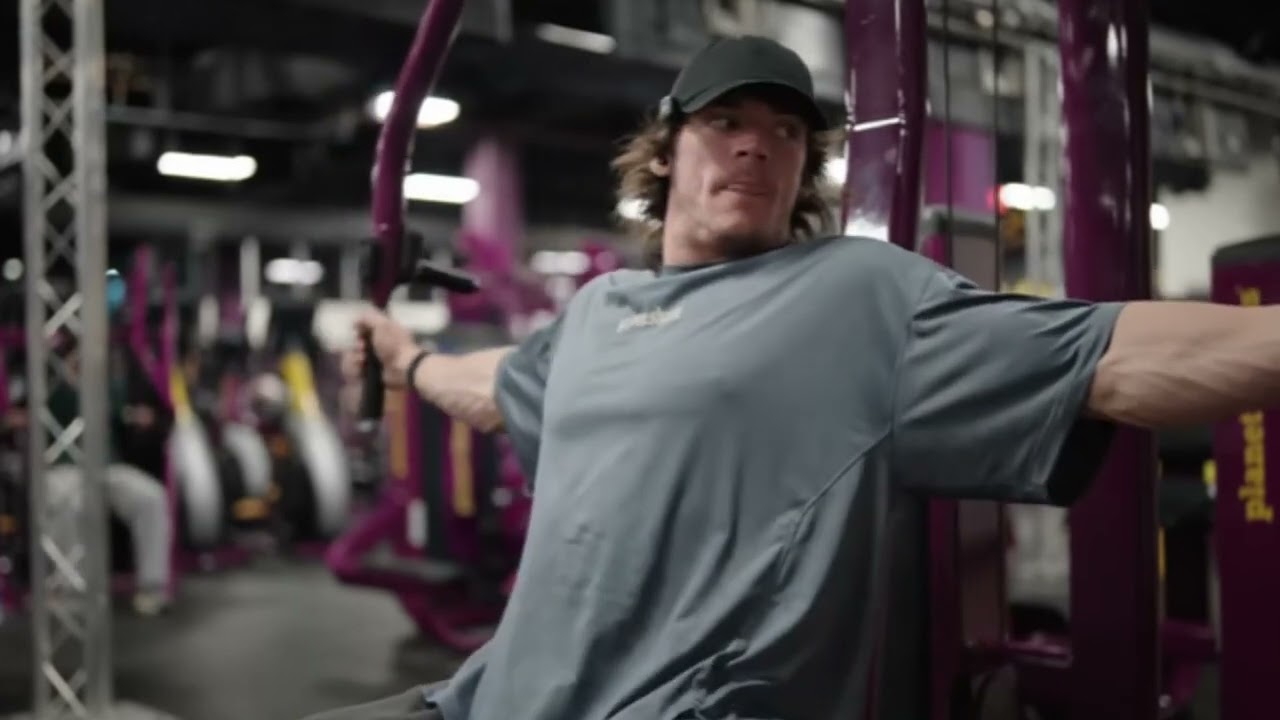 Sam Sulek Destroys Chest Day With Insane Weight