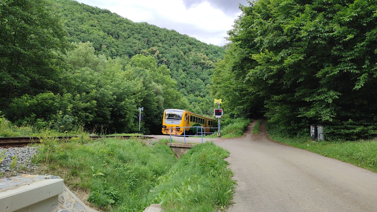 Železniční přejezd AŽD 97 P 7076 Doubravník 10.7.2022 Czech railroad crossing.