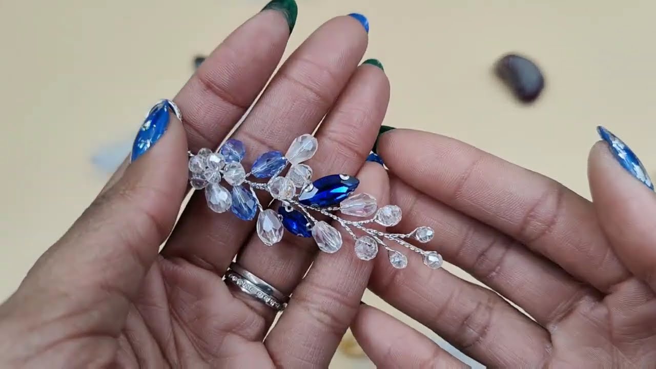 boucles d'oreilles perle clair et bleues et strass bleu royale