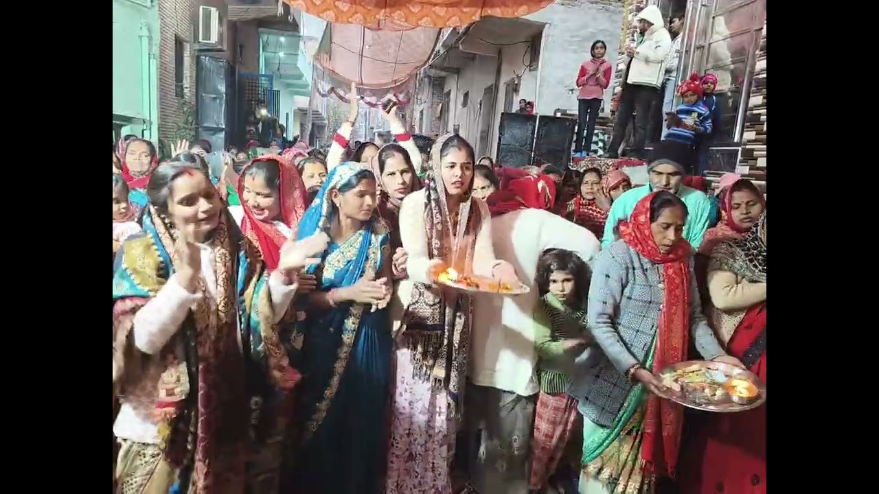 राधा बल्लभ जी की आरती उतारो री सखी 