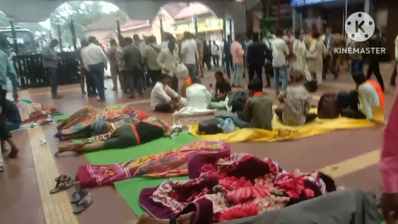 Maharashtra reservation protests ka live video CSMT railway station 