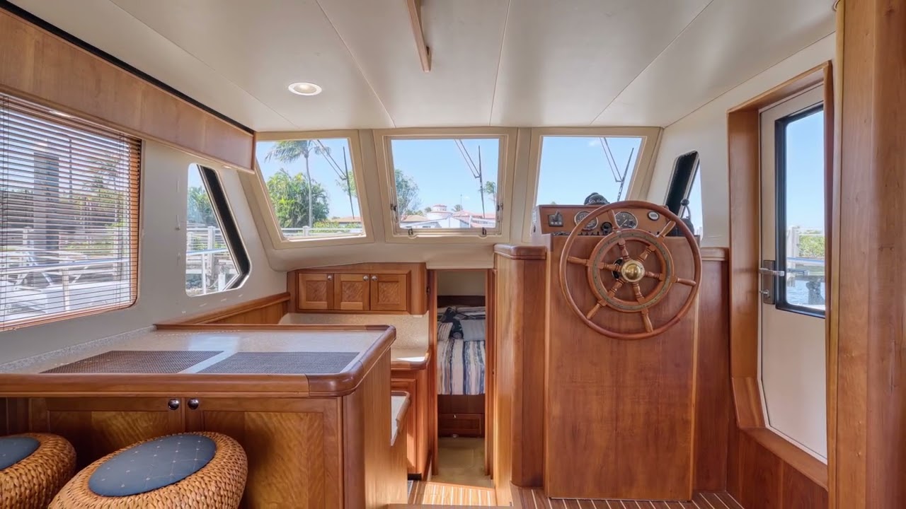2006 Mainship 34 Trawler 
