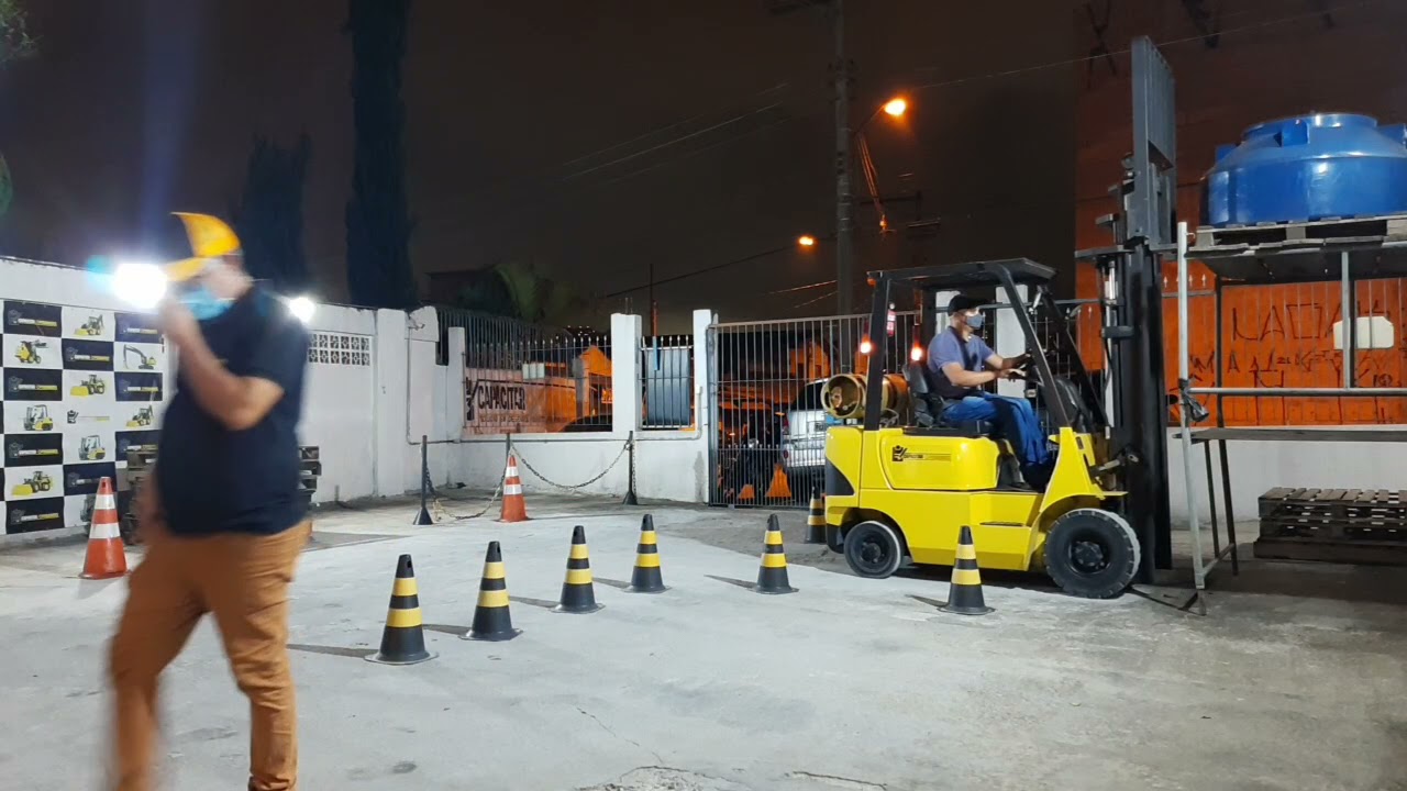 Como operar Empilhadeira