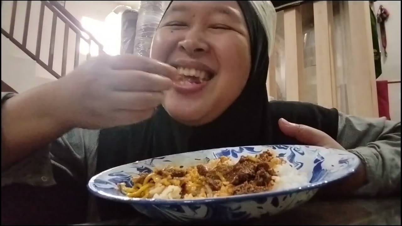 Sarapan pakai rendang dan bakmi
