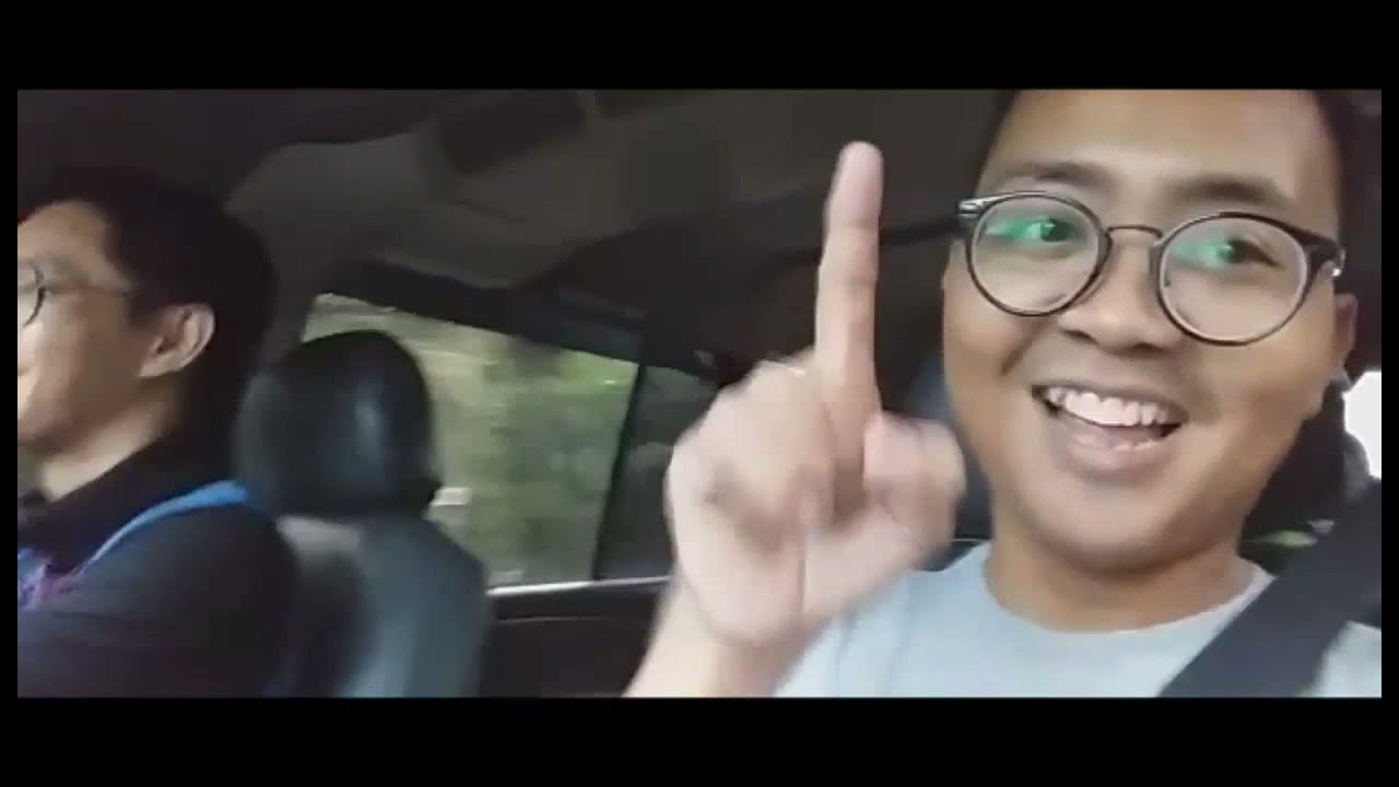 Jalan-jalan di Mickey Holiday