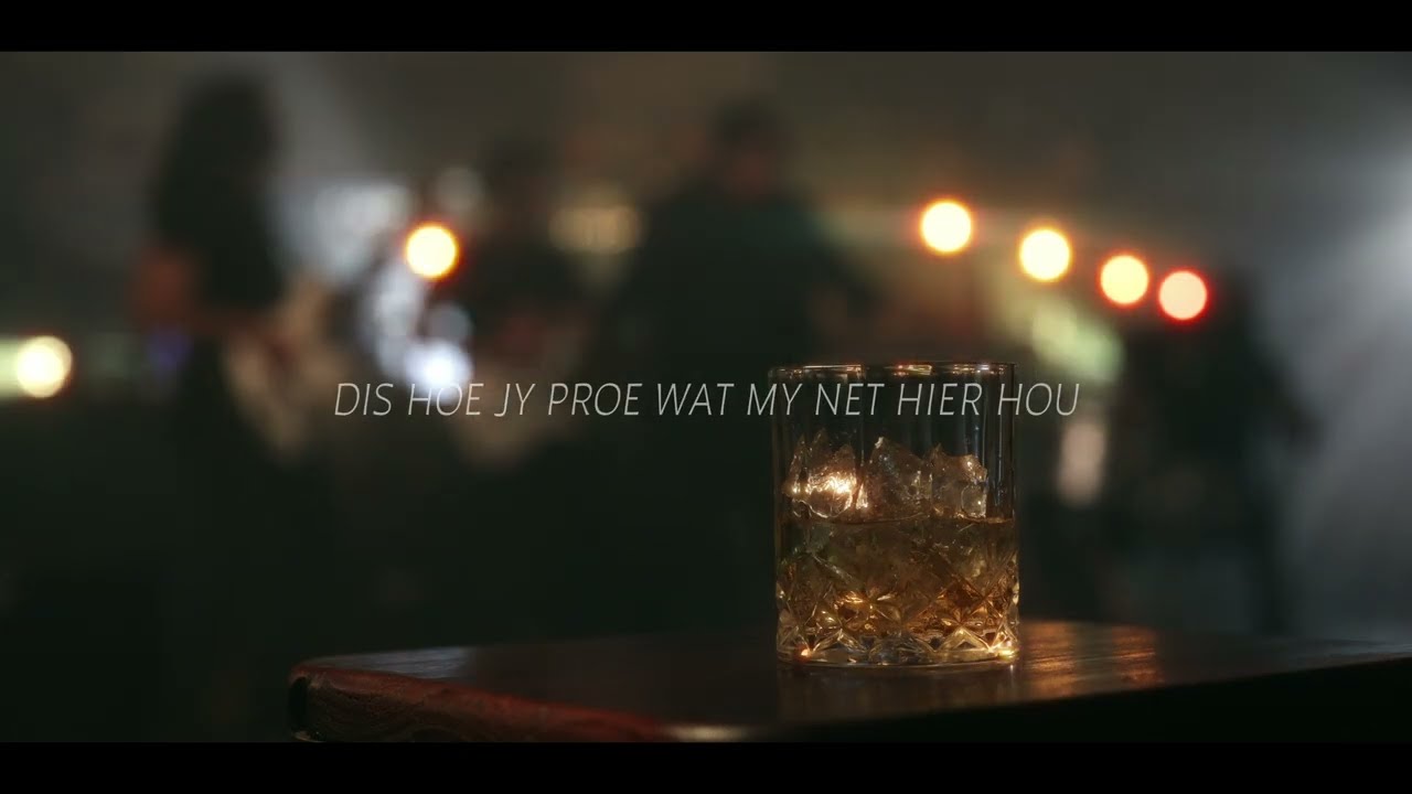 Gerduan Kemp - Koffie In Die Kroeg (Liriek Video)